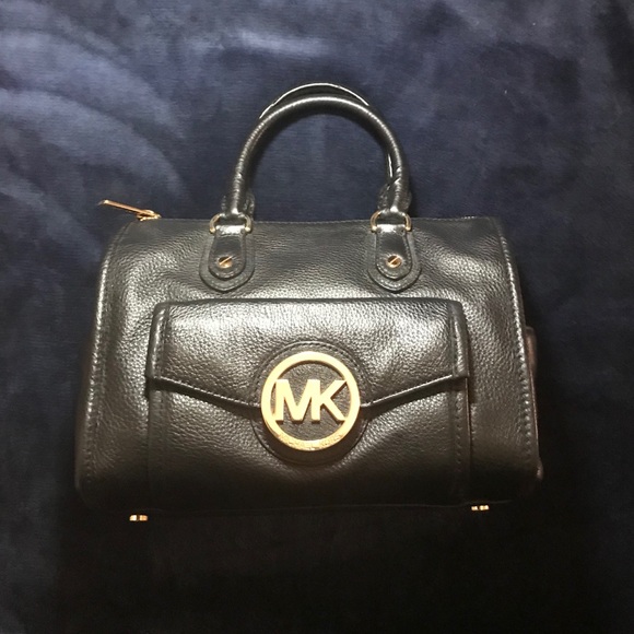 A black Michael Kors mini bag - Picture 1 of 4